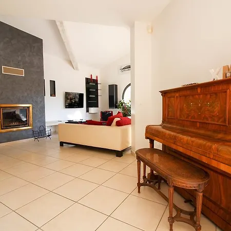 Villa Spacious With Swimming Pool - Chemin De La Souque