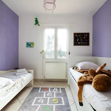 Spacious With Swimming Pool - Chemin De La Souque
